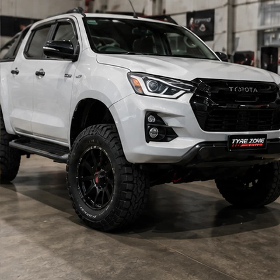 TOYOTA HILUX completed 4WD build
